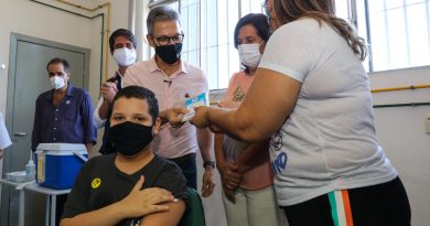 1ª criança vacinada em MG mora em Vespasiano, na RMBH