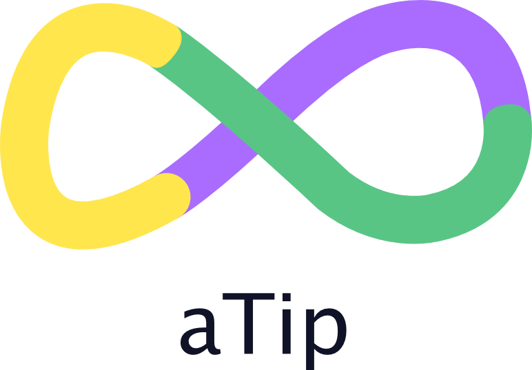 aTip_Logo Logotipo da empresa aTip. A palavra “atip” está escrita em preto. Acima disso, há um símbolo do infinito desenhado em formato livre nas cores: roxo, amarelo e verde.