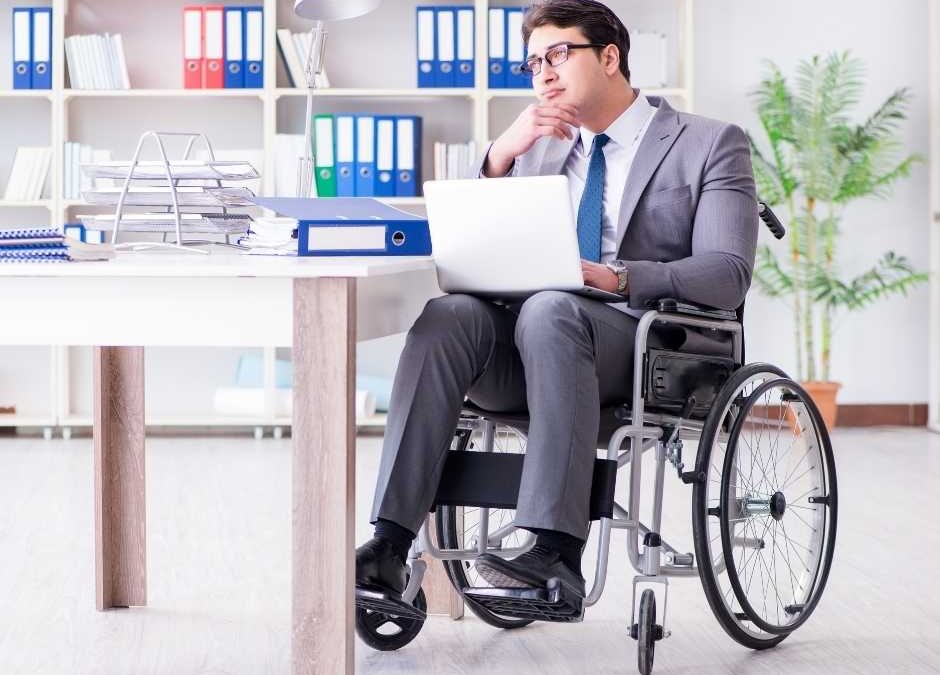 Dispensa sem motivo de empregado com deficiência gera dever de indenizar