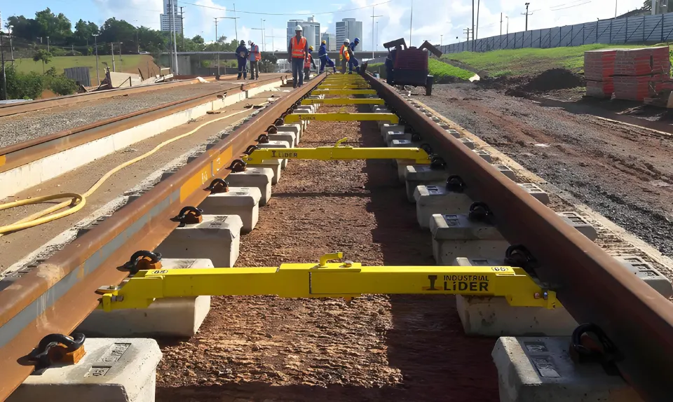 <br />
Fornecimento de bitoladores de trilho para a obra do metrô de Salvador-BA. mais um projeto concluído do grupo industrial 