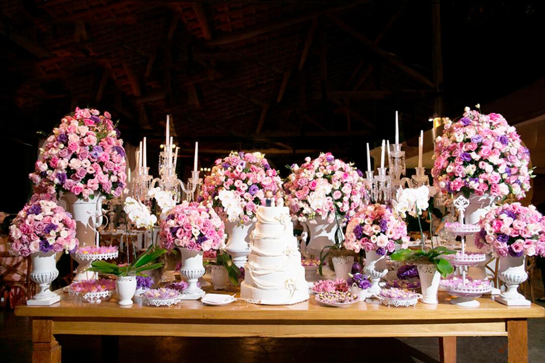 Decoração mesa do bolo de casamento - Festejare Decorações e Flores